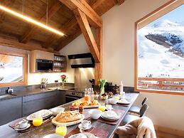 Modern Chalet With Panoramic Views