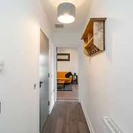 Dockside Quay Views City Vibes