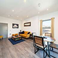 Dockside Quay Views City Vibes