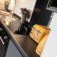 Dockside Quay Views City Vibes