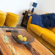 Dockside Quay Views City Vibes