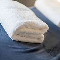 Dockside Quay Views City Vibes