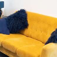 Dockside Quay Views City Vibes