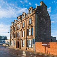 Dockside Quay Views City Vibes