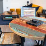 Dockside Quay Views City Vibes