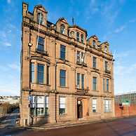 Dockside Quay Views City Vibes