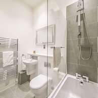 Dockside Quay Views City Vibes