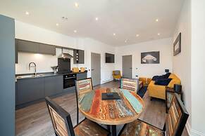 Dockside Quay Views City Vibes