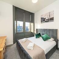 Dockside Quay Views City Vibes