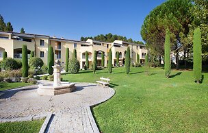 Apartment With Dishwasher in Greoux-les-bains