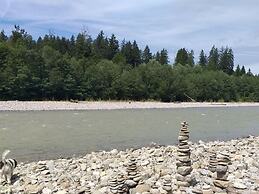 Reindler Modern Retreat