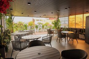 Lanura Saigon Boutique Hotel