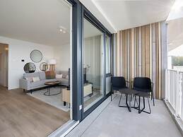 Spacious Waterfront Apartment