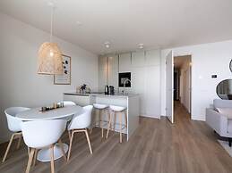 Spacious Waterfront Apartment