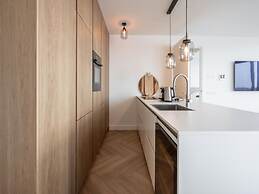 Spacious Waterfront Apartment