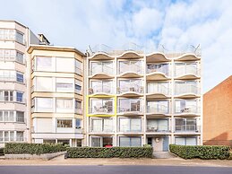 Gaston Lejeune 201 Close to the sea and Center