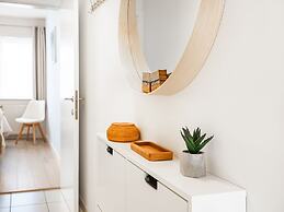 Gaston Lejeune 201 Close to the sea and Center