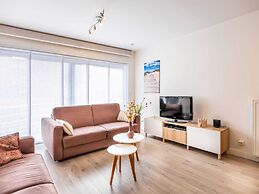 Gaston Lejeune 201 Close to the sea and Center