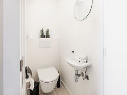 Gaston Lejeune 201 Close to the sea and Center