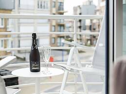 Gaston Lejeune 201 Close to the sea and Center