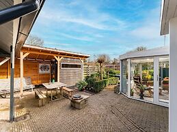 Amazing Holiday Home in Lauwersoog With Sauna