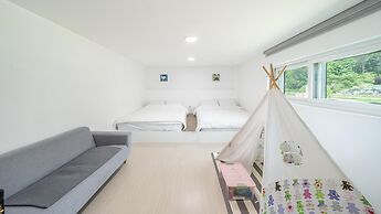 Gapyeong Ttonggangaji Kids Poolvilla