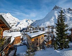 Holiday Home on the Slopes in Alpe D'huez