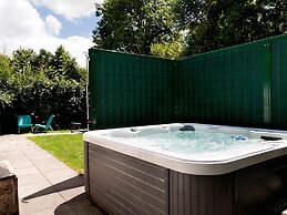 Luxury Home With Sauna, Outdoor SPA and Boat