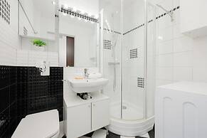 Sunny Heart of Warsaw by Renters