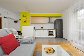 Sunny Heart of Warsaw by Renters