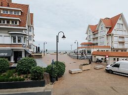 Les Dunes Apartment in De Haan Near Sea Beach