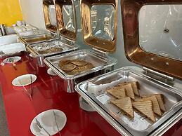 Lime Tree Hotel and Banquet Huda Metro