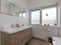 Spacious Holiday Home With Garden