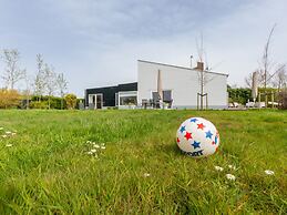 Spacious Holiday Home With Garden