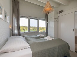 Spacious Holiday Home With Garden