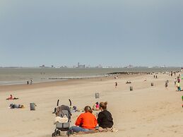 Spacious Holiday Home With Garden