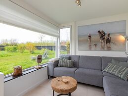 Spacious Holiday Home With Garden