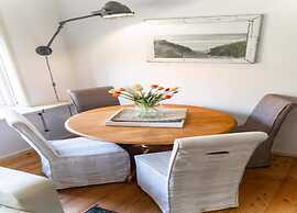 Lush Holday Home With Garden Near sea