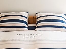 Lush Holday Home With Garden Near sea