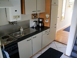 Lush Holday Home With Garden Near sea