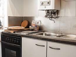 Lush Holday Home With Garden Near sea