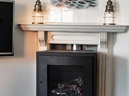 Lush Holday Home With Garden Near sea