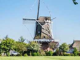 Lush Holday Home With Garden Near sea