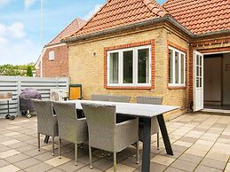 6 Person Holiday Home in Hojer