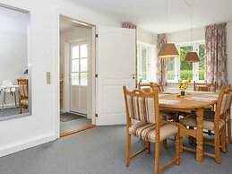 6 Person Holiday Home in Hojer