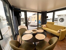 Nice Houseboat With a Terrace