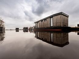 Nice Houseboat With a Terrace