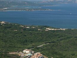 Elegant Apartment Near Baja Sardinia Beach