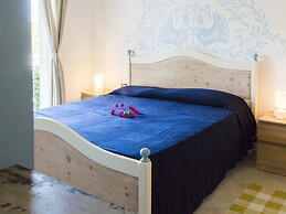 Elegant Apartment Near Baja Sardinia Beach