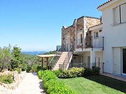 Elegant Apartment Near Baja Sardinia Beach